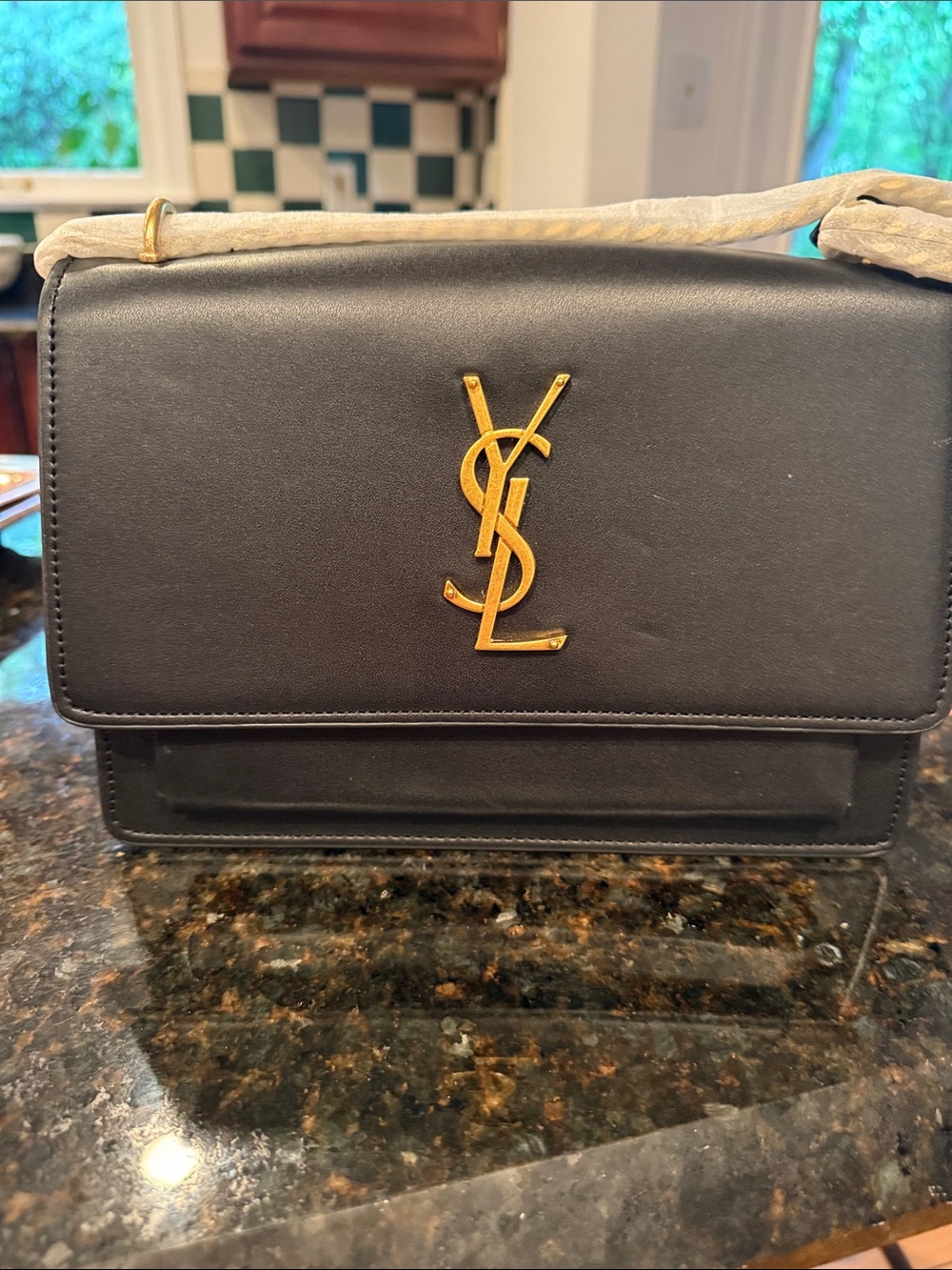 YSL YVES SAINT LAURENT Black leather CLASSIC Gold chain shoulder bag❤️